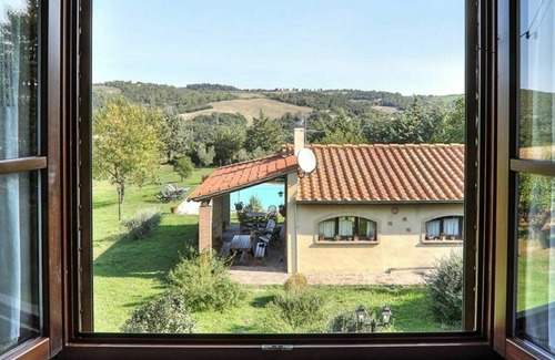 Pomarance Villa | Nice apartment in villa for 5 people with WIFI, pool, TV and veranda