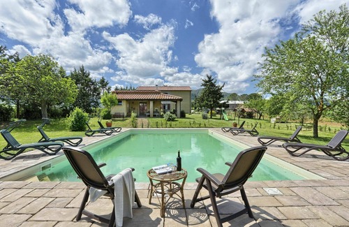 Pomarance Villa | Nice apartment in villa for 5 people with WIFI, pool, TV and veranda