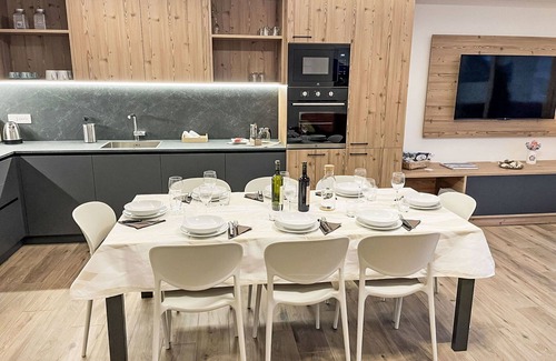 Bianzone House | Nice apartment in villa for 8 guests with WIFI, A/C, TV, terrace and pets allowed