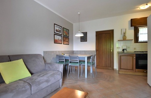 Vesta House | Nice apartment in villa for 5 guests with WIFI, TV, terrace, pets allowed and parking