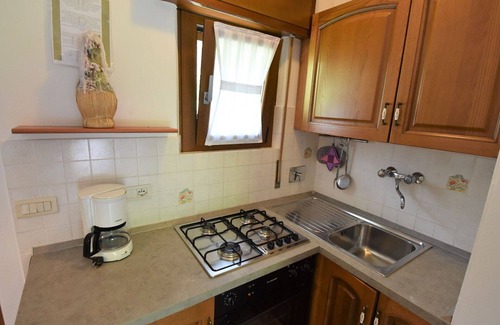 Vesta House | Nice apartment in villa for 5 guests with WIFI, TV, terrace, pets allowed and parking