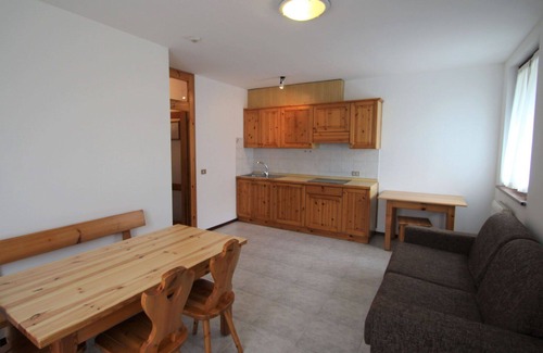 Tiarno di Sotto Apartment | Nice apartment with WIFI, pool, TV, terrace, pets allowed and parking, close to Riva Del Garda