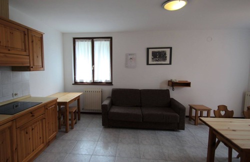 Tiarno di Sotto Apartment | Nice apartment with WIFI, pool, TV, terrace, pets allowed and parking, close to Riva Del Garda