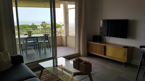 La Californie Apartment | Nice: Bel Appartement Vue Mer avec Grande Terrasse
