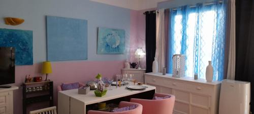 Gambetta Bed & Breakfast | NICE EXCEPTIONNEL 2 PIECES DANS APPARTEMENT D HOTE 40 M2 ATYPIQUE ORIGINAL 200 m mer PROMENADE DES ANGLAIS, PLAGES