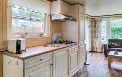 Heinkenszand House | Nice Home In Heinkenszand With Wifi