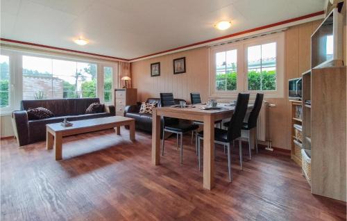 Heinkenszand House | Nice Home In Heinkenszand With Wifi