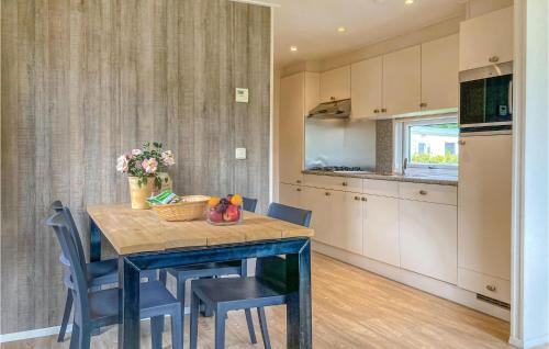 Heinkenszand House | Nice Home In Heinkenszand With Wifi