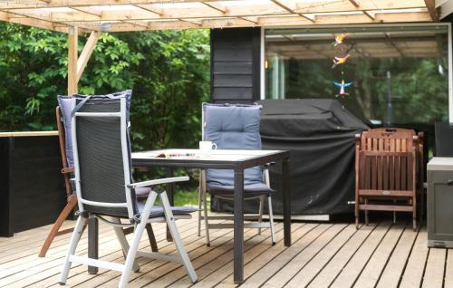 Bork Havn House | Nice Home In Hemmet With Kitchen