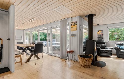 Bork Havn House | Nice Home In Hemmet With Kitchen