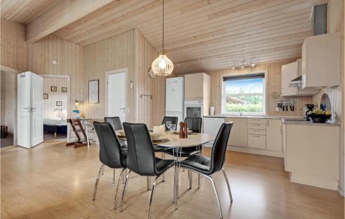 Bork Havn House | Nice Home In Hemmet With Sauna