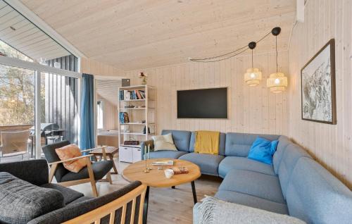 Ristinge House | Nice Home In Humble With Kitchen