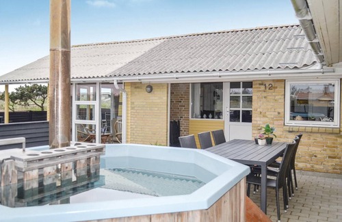 Bjerregaard House | Nice home in Hvide Sande with kitchen