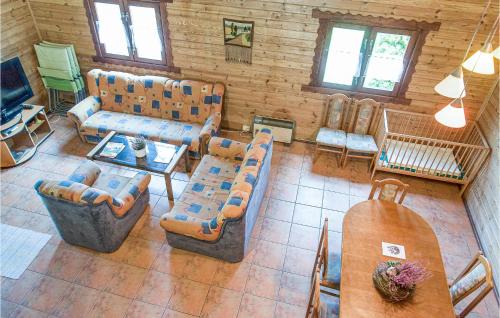 gmina Bedzino House | Nice Home In Mscice With Kitchen