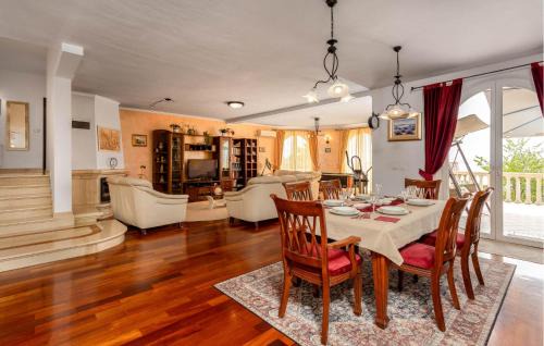 Opric House | Nice Home In Opric With Wifi