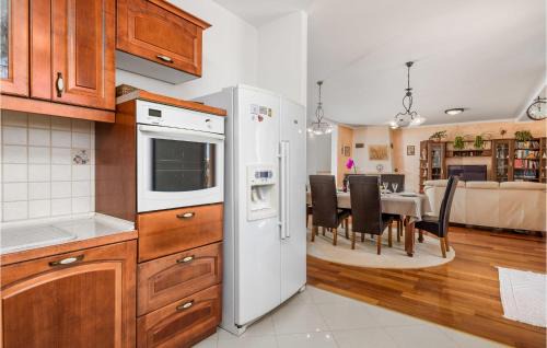 Opric House | Nice Home In Opric With Wifi