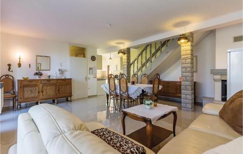 Stinjan House | Nice Home In Pula With Wifi