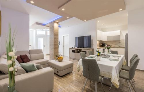Solin House | Nice Home In Solin With Wifi