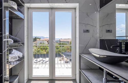 Sucuraj House | Nice home in Sucuraj with WiFi