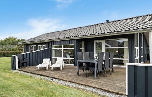 Skaven Strand House | Nice Home In Tarm With Kitchen