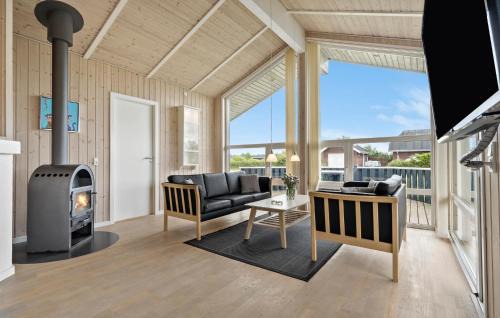 Skaven Strand House | Nice Home In Tarm With Kitchen