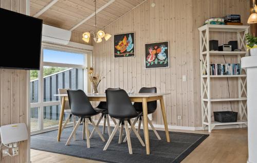 Skaven Strand House | Nice Home In Tarm With Kitchen