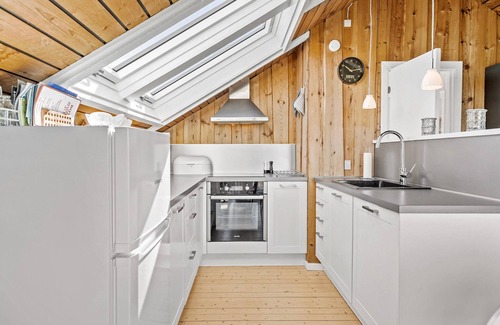 Vinderup House | Nice home in Vinderup with kitchen
