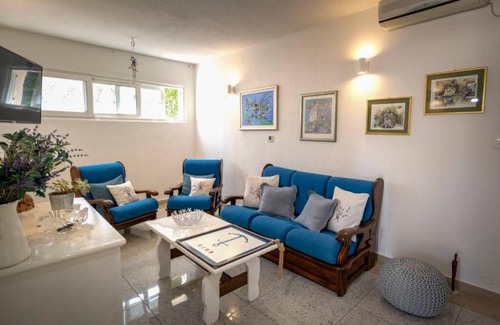 Splitska House | Nice house with pool-Splitska