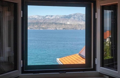 Splitska House | Nice house with pool-Splitska