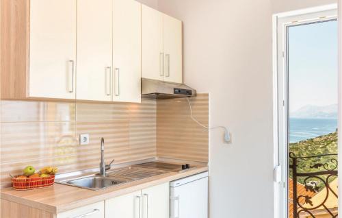 Bratus Apartment | Nice Studio In Krvavica With Kitchen