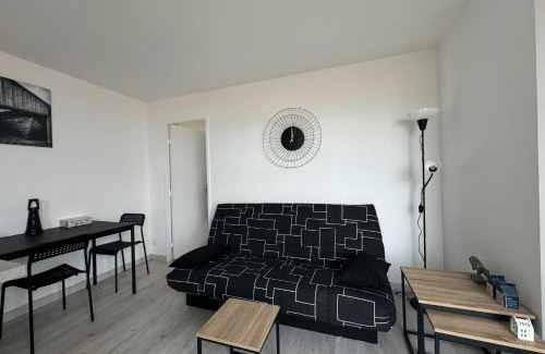 Ouistreham Apartment | Nice T2 with 2 balconies on the seafront
