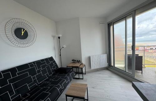 Ouistreham Apartment | Nice T2 with 2 balconies on the seafront