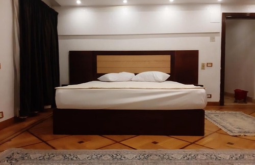 Al Manial Apartment | Nile Pyramids View