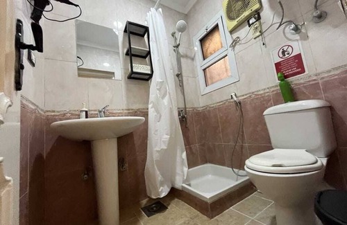 Al Duqqi Hotel | Nile x hostel