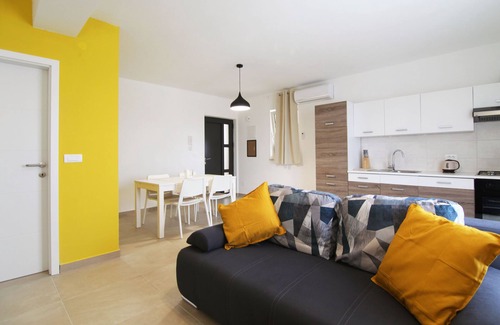 Sisan House | Nina 2 - New app featuring Air condition and swimming pool