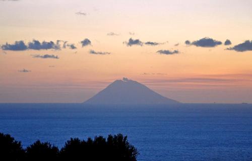 Ricadi Apartment | Ninea Panoramic Family Apartments - large pool with sea view