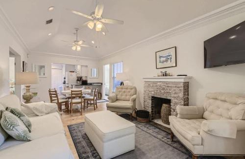 Flamingo Parks House | Nini's Cottage - Family-Friendly Pool Days and Cabana Nights Await