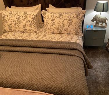 Bedford House | Niv’s Home away from Home