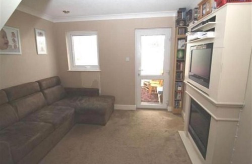 Purfleet Apartment | NNN Apartment