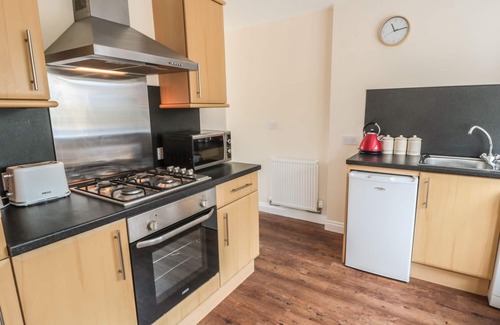Scarborough Cottage | NO. 1 LOW HALL COTTAGES, pet friendly, with a garden in Scalby