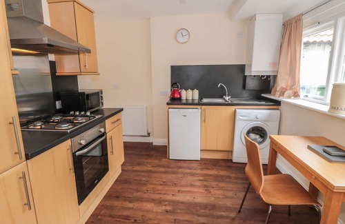 Scarborough Cottage | NO. 1 LOW HALL COTTAGES, pet friendly, with a garden in Scalby