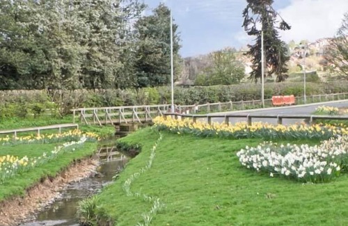 Scarborough Cottage | NO. 1 LOW HALL COTTAGES, pet friendly, with a garden in Scalby