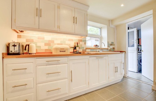 Wiseman's Bridge Cottage | No 2 Sea View