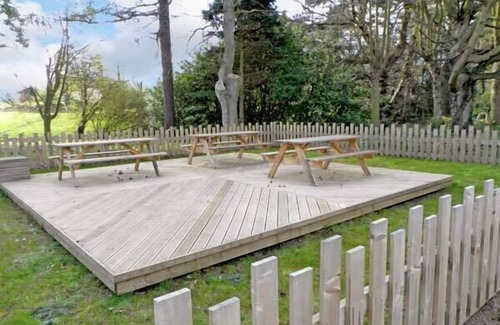 Scarborough Cottage | NO. 3 LOW HALL COTTAGES, pet friendly, with a garden in Scalby
