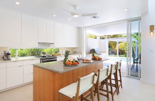 The Bight Villa | No Snow Here: Villa w/Pool & Golf Cart Near Beach