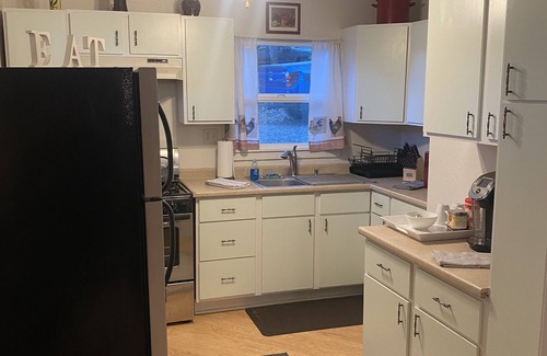 Cedar Glen Cabin | No stairs-Entry level access & plenty of parking!