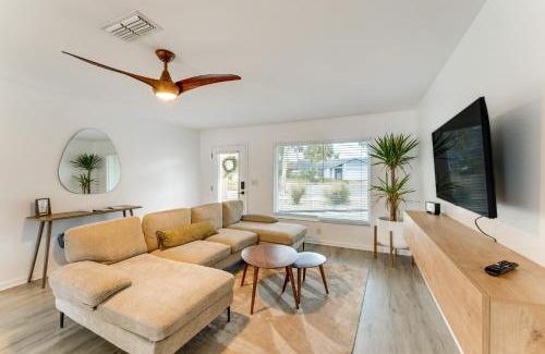 Laurel House | Nokomis Home with Screened Pool, 3 Mi to Beaches!