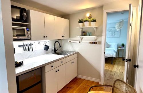 Carleton Place Apartment | NookSide Nest 2 bedroom Upstairs suite King, Queen, Kitchenette, Parking