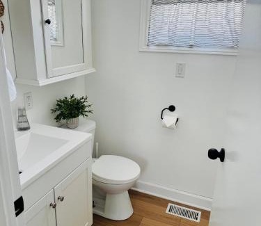 Carleton Place Apartment | NookSide Nest Studio Queen Parking Kitchenette