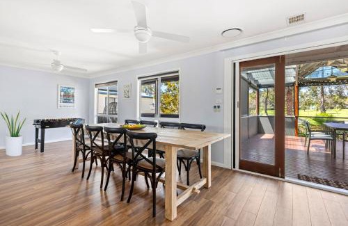 Sanctuary Point House | Nordic Fairway - Pet Friendly - 10 mins to Hyams Beach